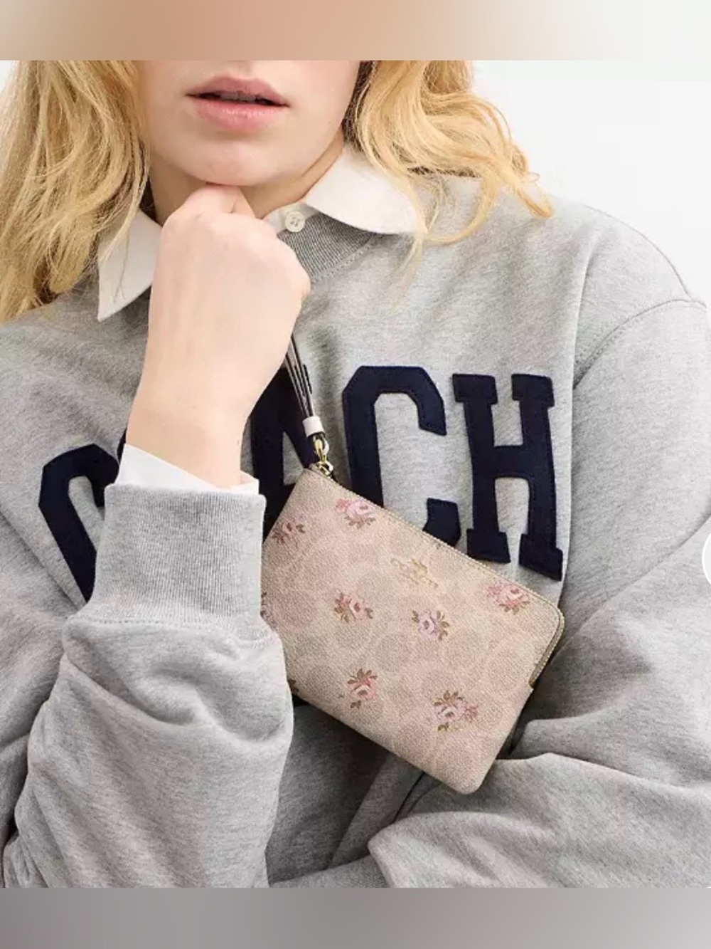 Coach Corner Zip Wristlet
In Signature Canvas With Floral Print - Picture 2 of 3